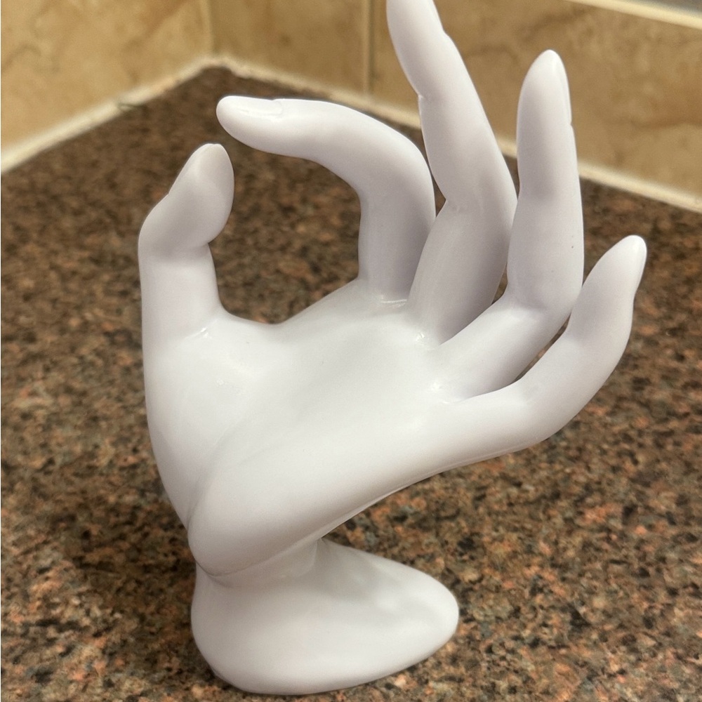 Hand display for jewelry reselling (black or white pick one) - Picture 3 of 4
